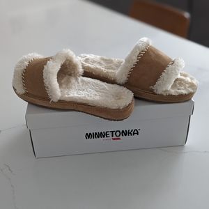 New! Women's Minnetonka Loni Slippers 7